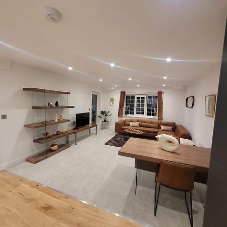 Luxury 1 Bed Apartment In The Heart Of Rochester Wainscot Екстериор снимка