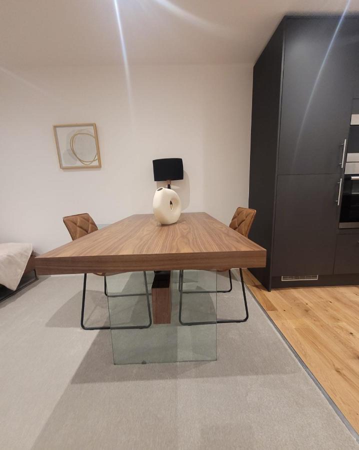 Luxury 1 Bed Apartment In The Heart Of Rochester Wainscot Екстериор снимка