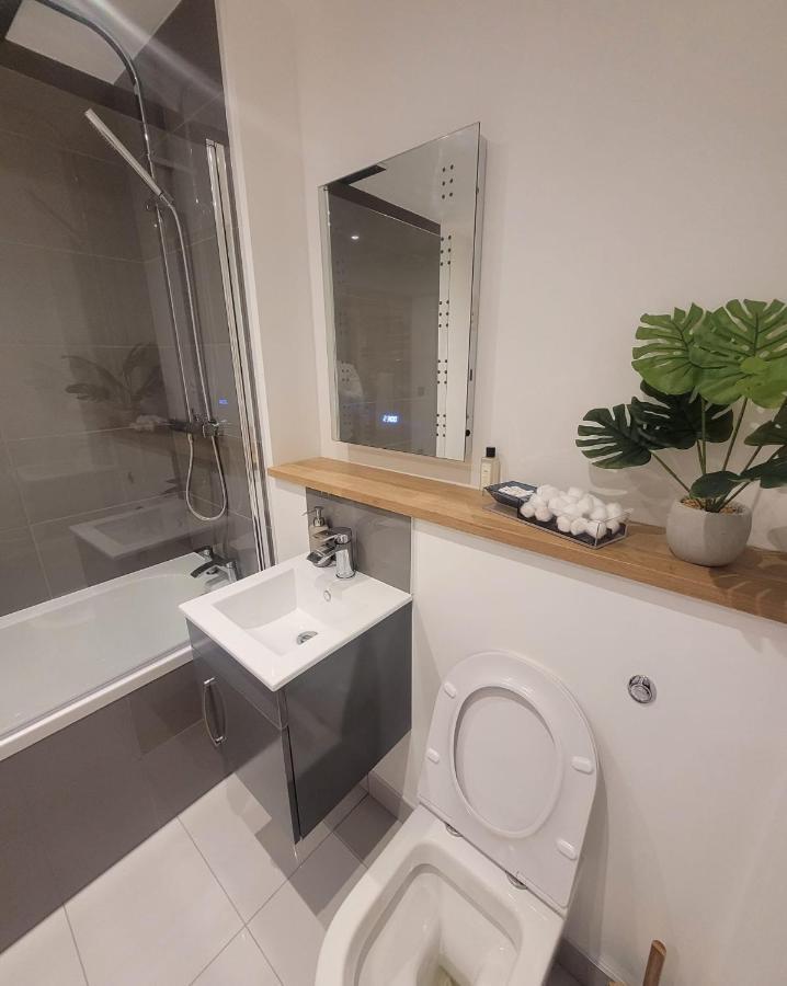 Luxury 1 Bed Apartment In The Heart Of Rochester Wainscot Екстериор снимка
