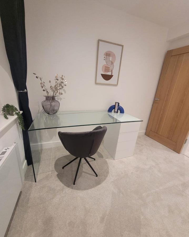 Luxury 1 Bed Apartment In The Heart Of Rochester Wainscot Екстериор снимка