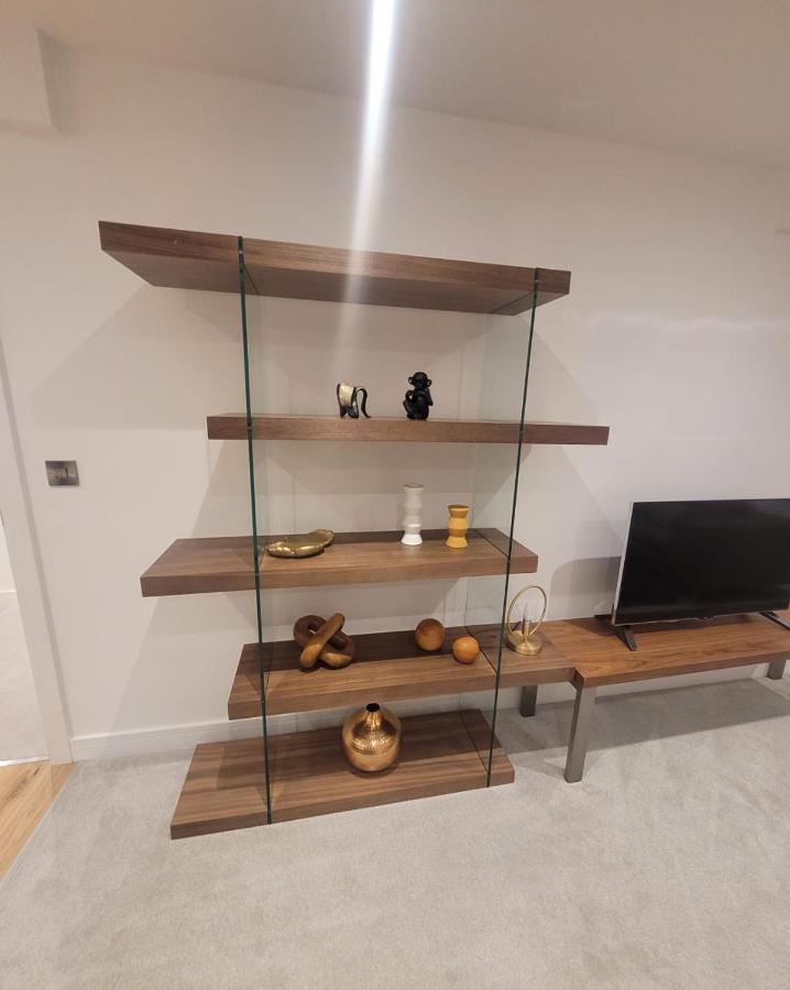 Luxury 1 Bed Apartment In The Heart Of Rochester Wainscot Екстериор снимка