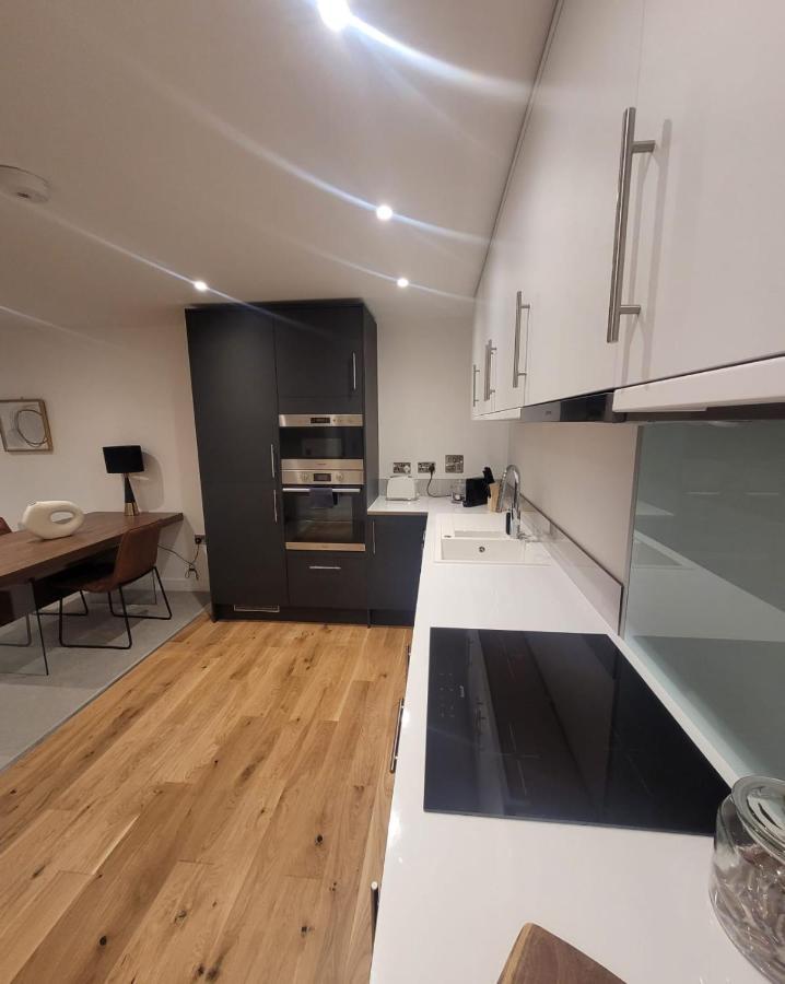 Luxury 1 Bed Apartment In The Heart Of Rochester Wainscot Екстериор снимка