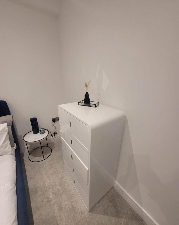 Luxury 1 Bed Apartment In The Heart Of Rochester Wainscot Екстериор снимка